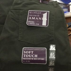 Olive Gloria Vanderbilt pants NWT size 16